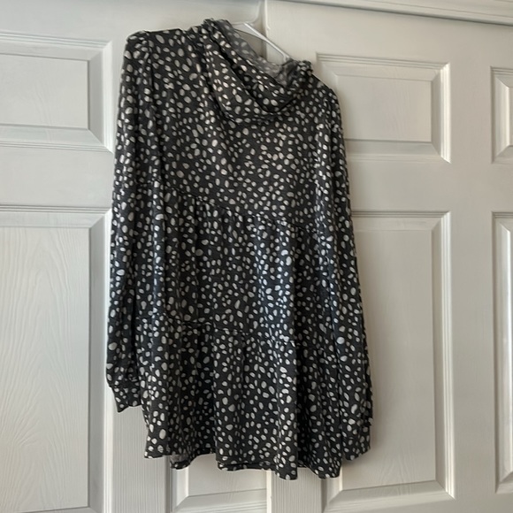 Gray and off white baby doll shirt with hood size medium - Picture 2 of 3